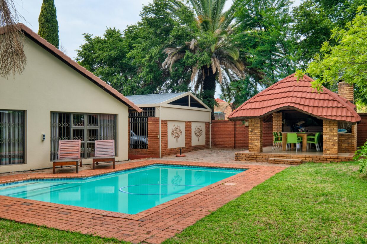 alquilar una casa rural con piscina en vacaciones